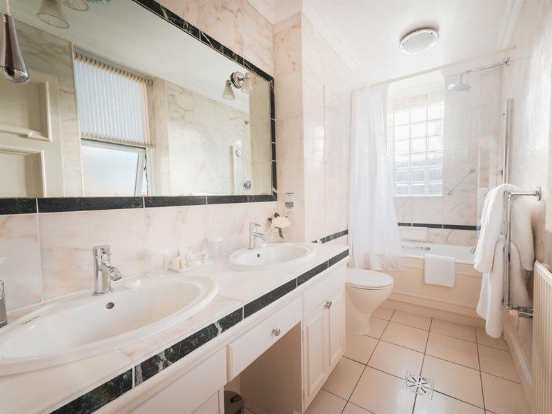44 Curzon Street By Mansley 4* Londra