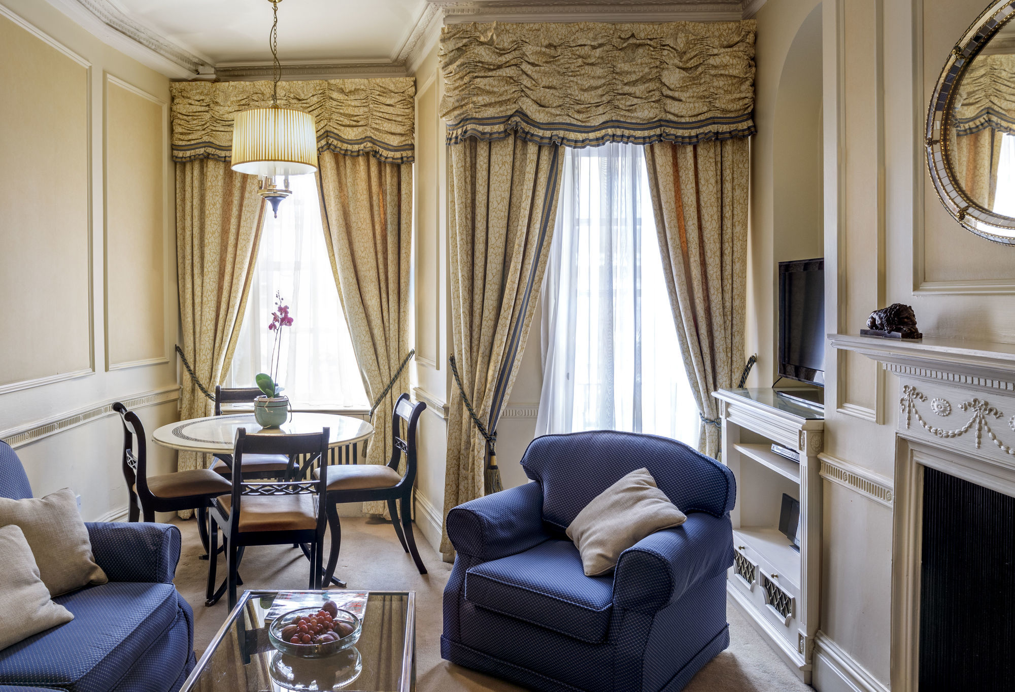 44 Curzon Street By Mansley Londra